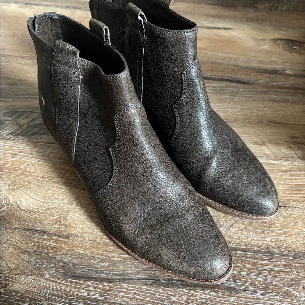 Vince Camuto Western brown ankle boots booties women’s 7